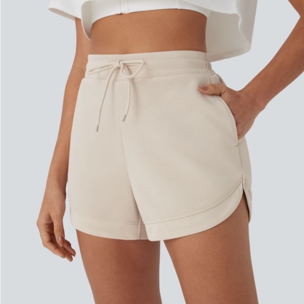 HALARA High Waist Cream Shorts